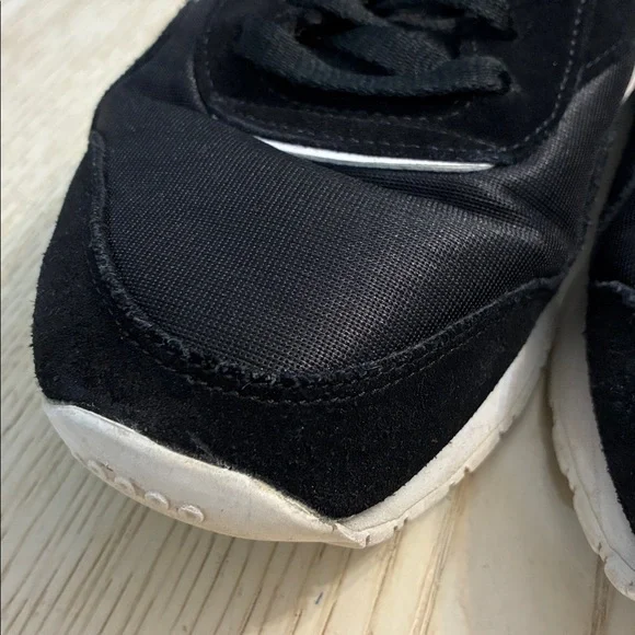 ⏳LAST CHANCE⏳Men’s Reebok Classic Suede and Nylon Sneakers (Black/White) - Picture 3 of 15